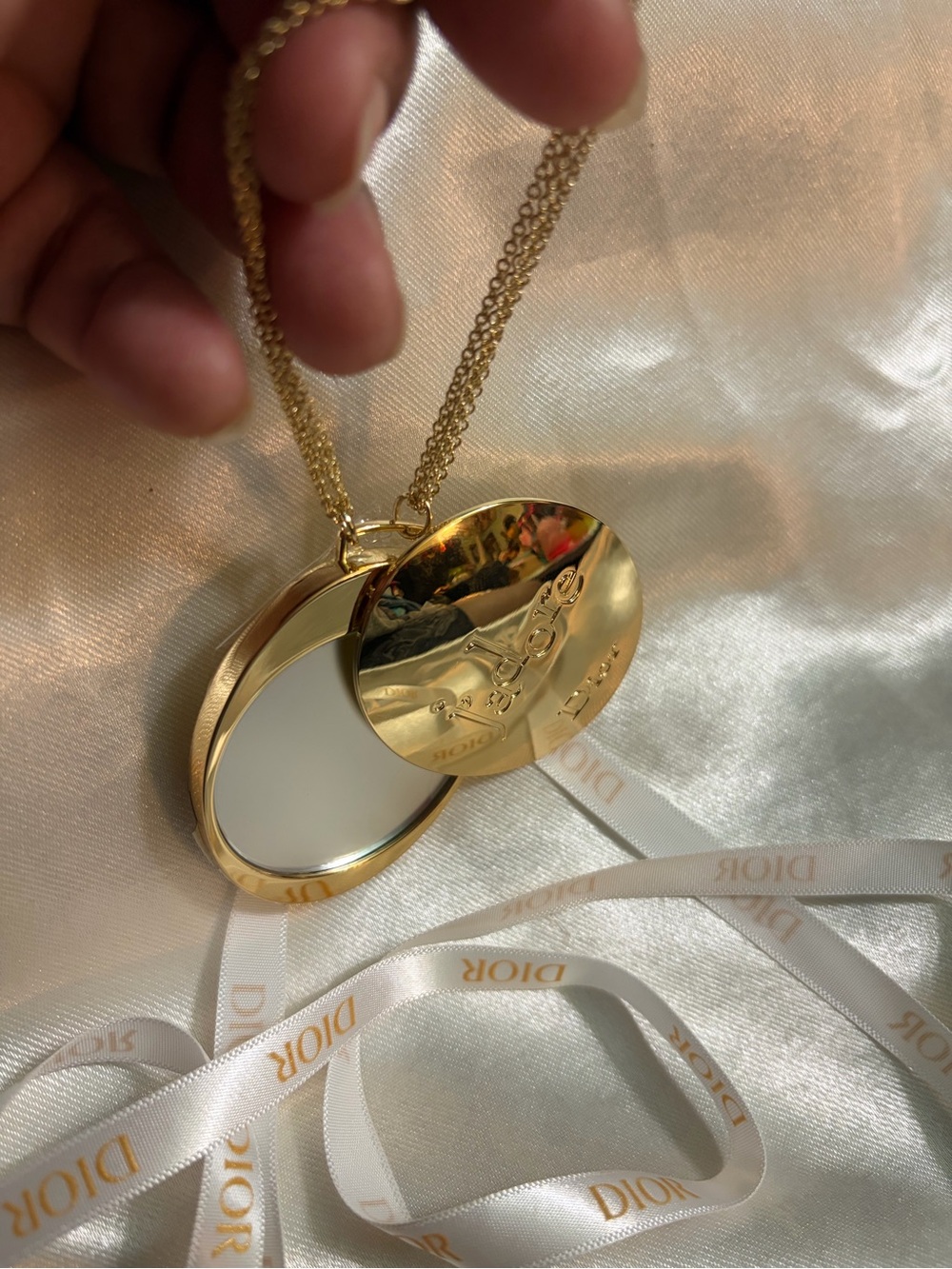 Dior ja'dore gold compact mirror withgold chain - Picture 4 of 6
